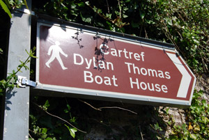 Sign pointing to Dylan Thomas Boat House